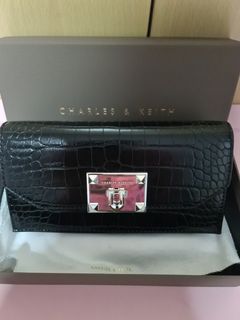 (Category: ) located in . Submitted by clover_closet (Listing ID 1047147551, Image 1). Description: .