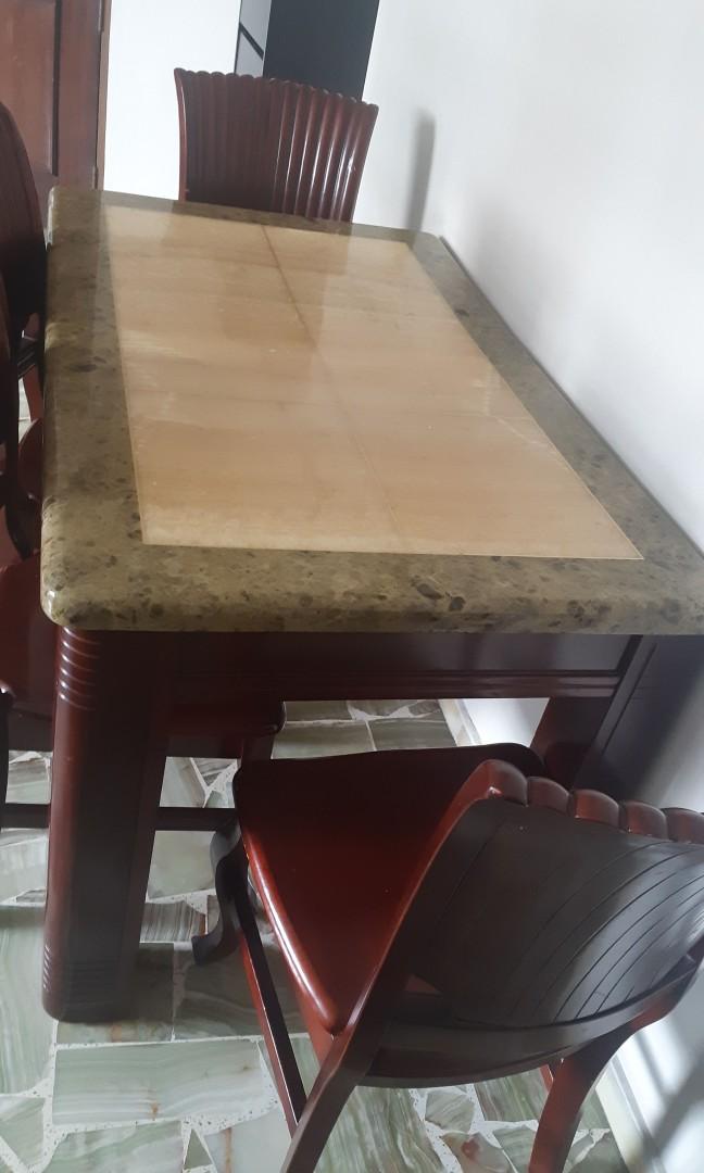 Dining Table (Category: Tables & Sets) located in Singapore. Submitted by bena301181 (Listing ID 1047171288, Image 3). Description: .
