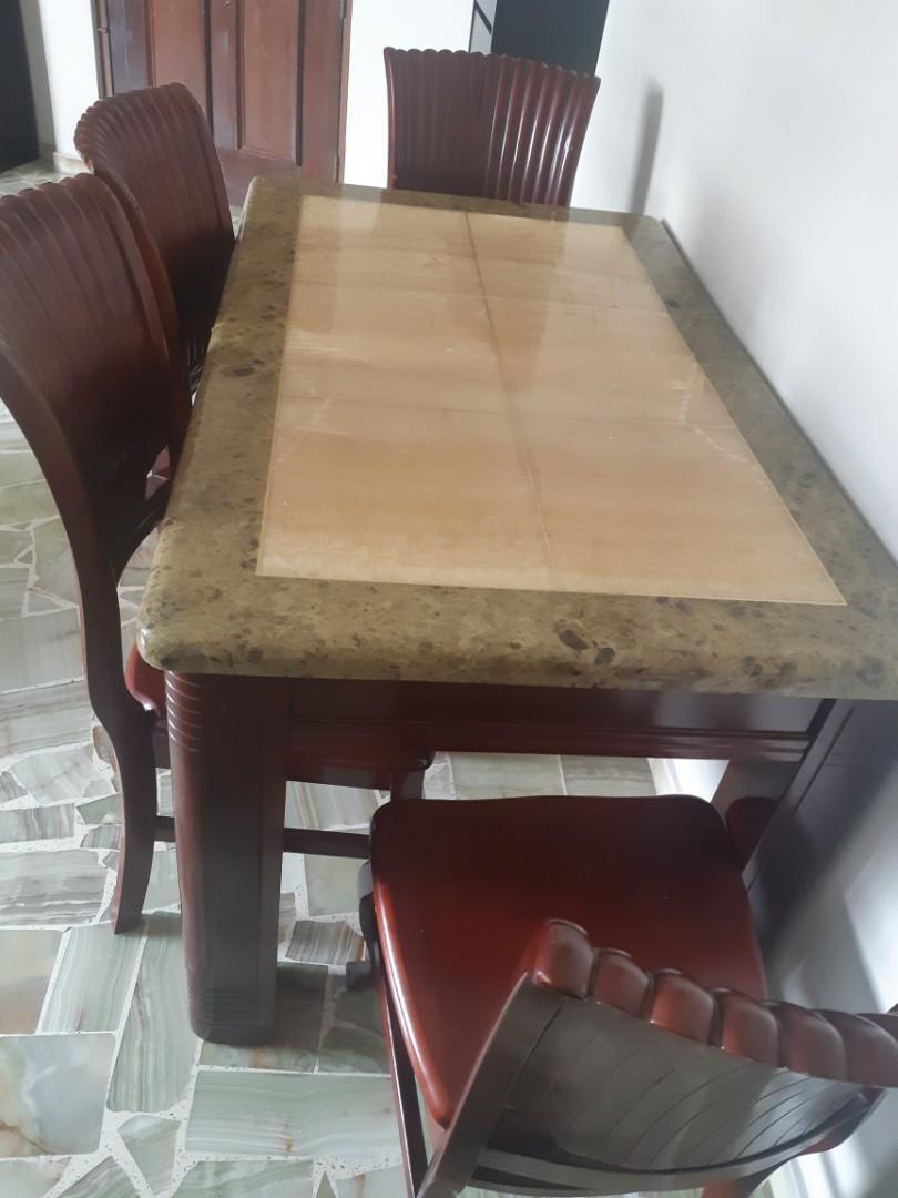 Dining Table (Category: Tables & Sets) located in Singapore. Submitted by bena301181 (Listing ID 1047171288, Image 2). Description: .