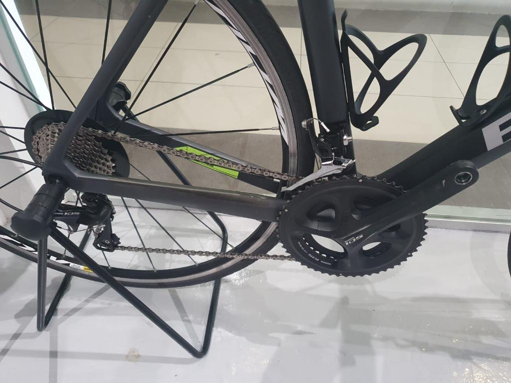 Full carbon road bike Decathlon BTwin Ultra 900 CF 105 Sports