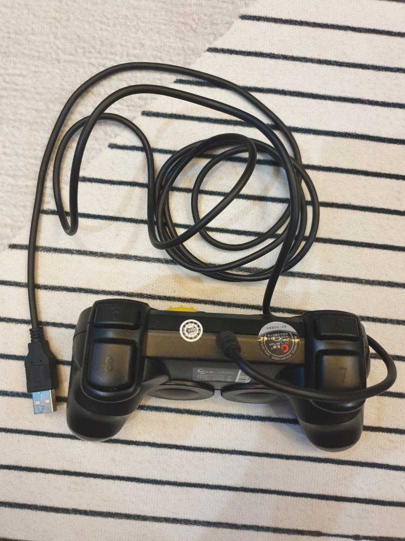 Game Controller (Category: Controllers) located in Singapore. Submitted by yyds35 (Listing ID 1047283600, Image 2). Description: perfect condition. used a few times only..