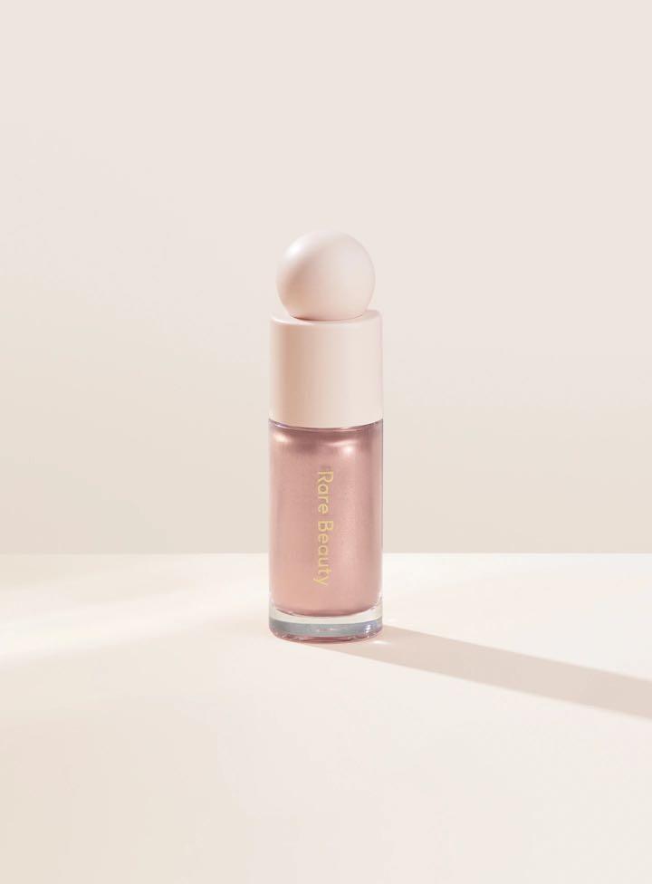 Rare Beauty Positive Light Liquid Luminizer Mesmerize (Category: Face Care) located in Manila. Submitted by dayuhan (Listing ID 1047181118, Image 1). Description: A silky, second-skin liquid highlighter that creates an instantly dewy, buildable glow while also nourishing skin so it looks on the bright side all day..