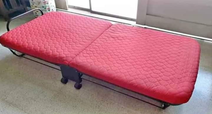 Folding bed outlet with uratex foam