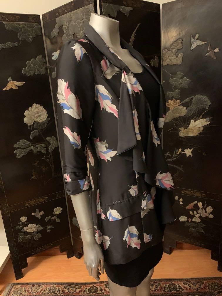 Silk jacket (Category: Longsleeves) located in Kuala Lumpur. Submitted by queenspender (Listing ID 1047302613, Image 2). Description: 100% silk.