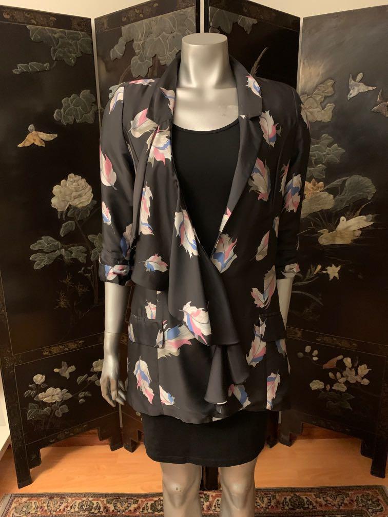 Silk jacket (Category: Longsleeves) located in Kuala Lumpur. Submitted by queenspender (Listing ID 1047302613, Image 1). Description: 100% silk.
