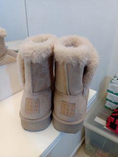stores that sell winter boots