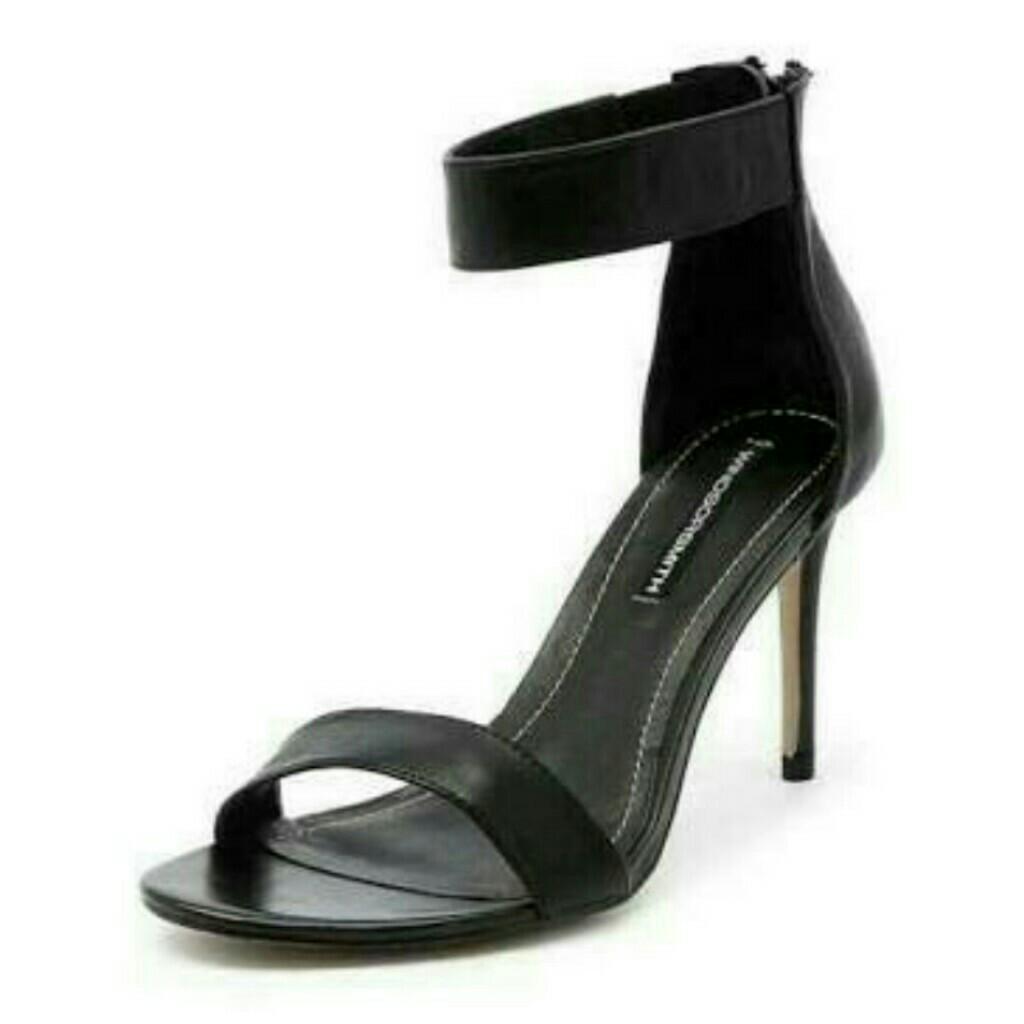 BNIB Windsor Smith ' Vilent ' Heels 
