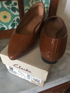 clarks pointed flats