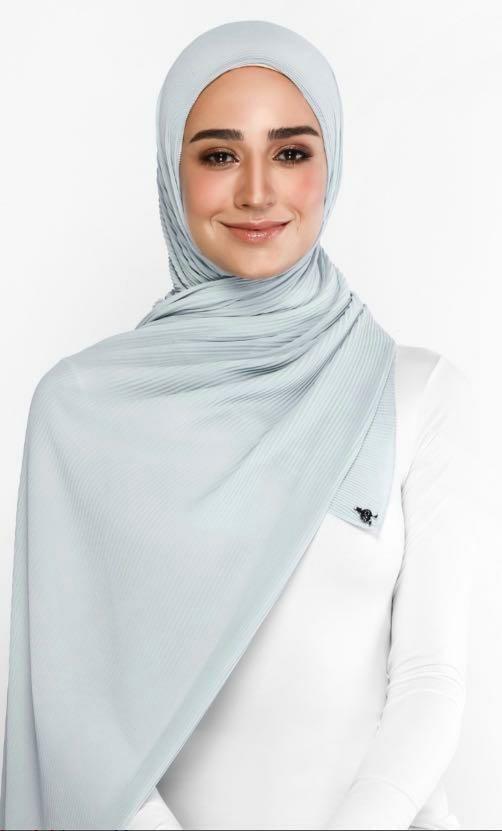 Duck pleated shawl price hot sale