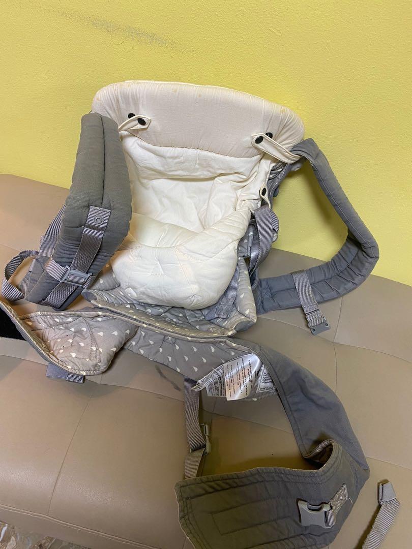 ERGOBABY Four positioned 360 DEWY GREY Carrier