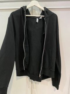 (Category: ) located in . Submitted by shopperswardrobe (Listing ID 1047486851, Image 1). Description: .