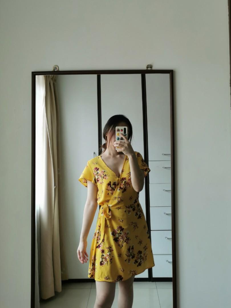 H&m yellow floral wrap dress 2025