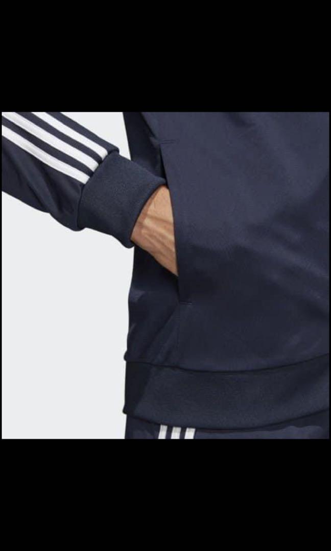 Jacket adidas (Category: Joggers) located in Puchong. Submitted by lawdrop (Listing ID 1047532016, Image 2). Description: Adidas three stripes track top untuk dilepaskan.Tak pernah pakai sebab tersalah beli saiz.Harga beli rm220. Jaket colour - navy blue Size-L.