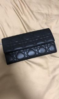 (Category: ) located in . Submitted by talkingwardrobe (Listing ID 1047562415, Image 1). Description: .