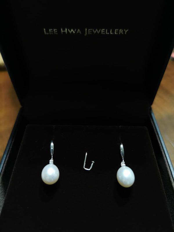 Lee hwa pearl deals earrings