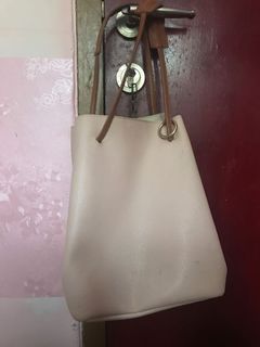 (Kategori: ) berada di . Dikirim oleh value_wardrobe (ID iklan 1047365642, Gambar 1). Deskripsi: .