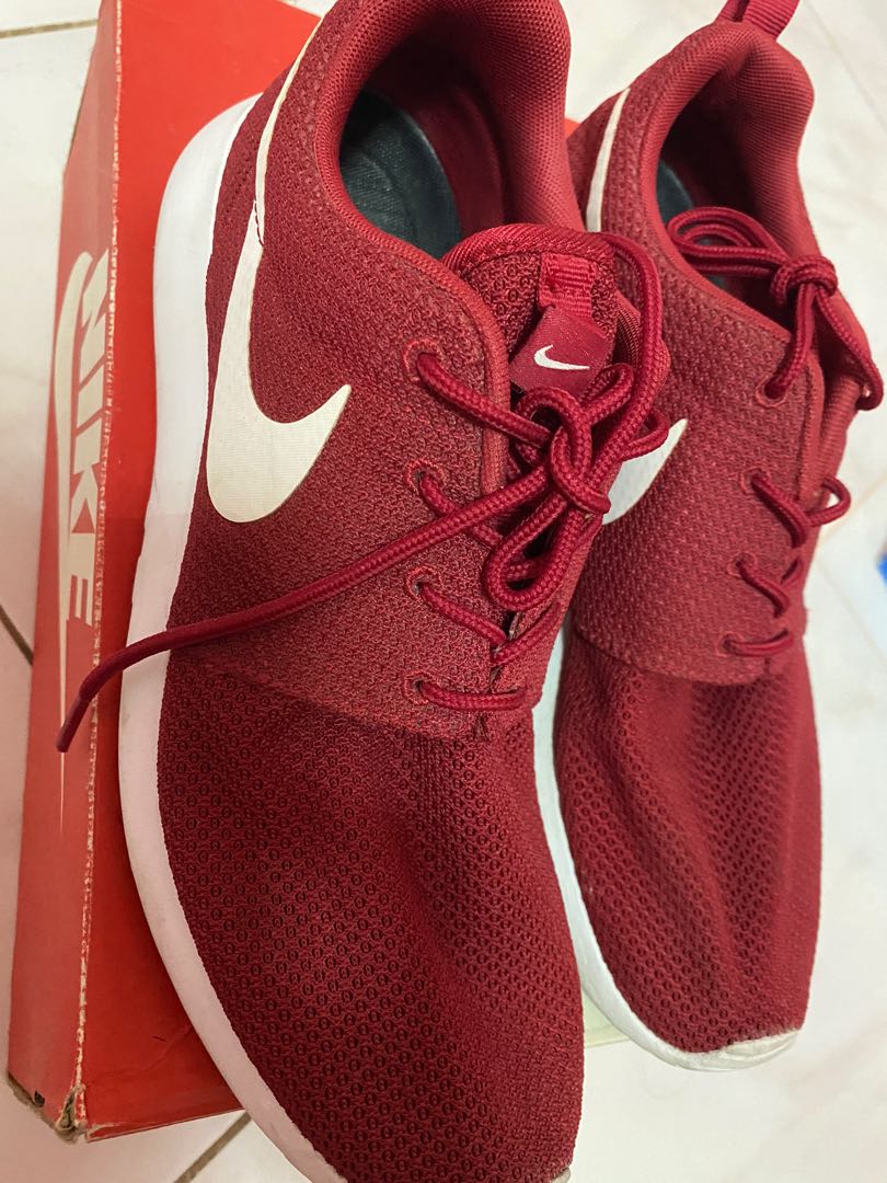 Gym red roshe discount