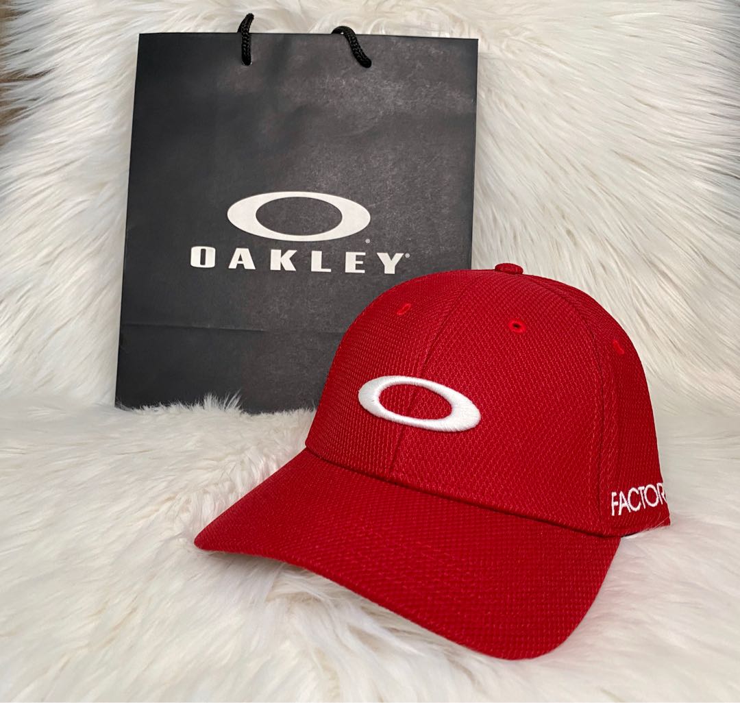 Original Oakley Cap, Men's Fashion, Watches & Accessories, Caps & Hats on  Carousell
