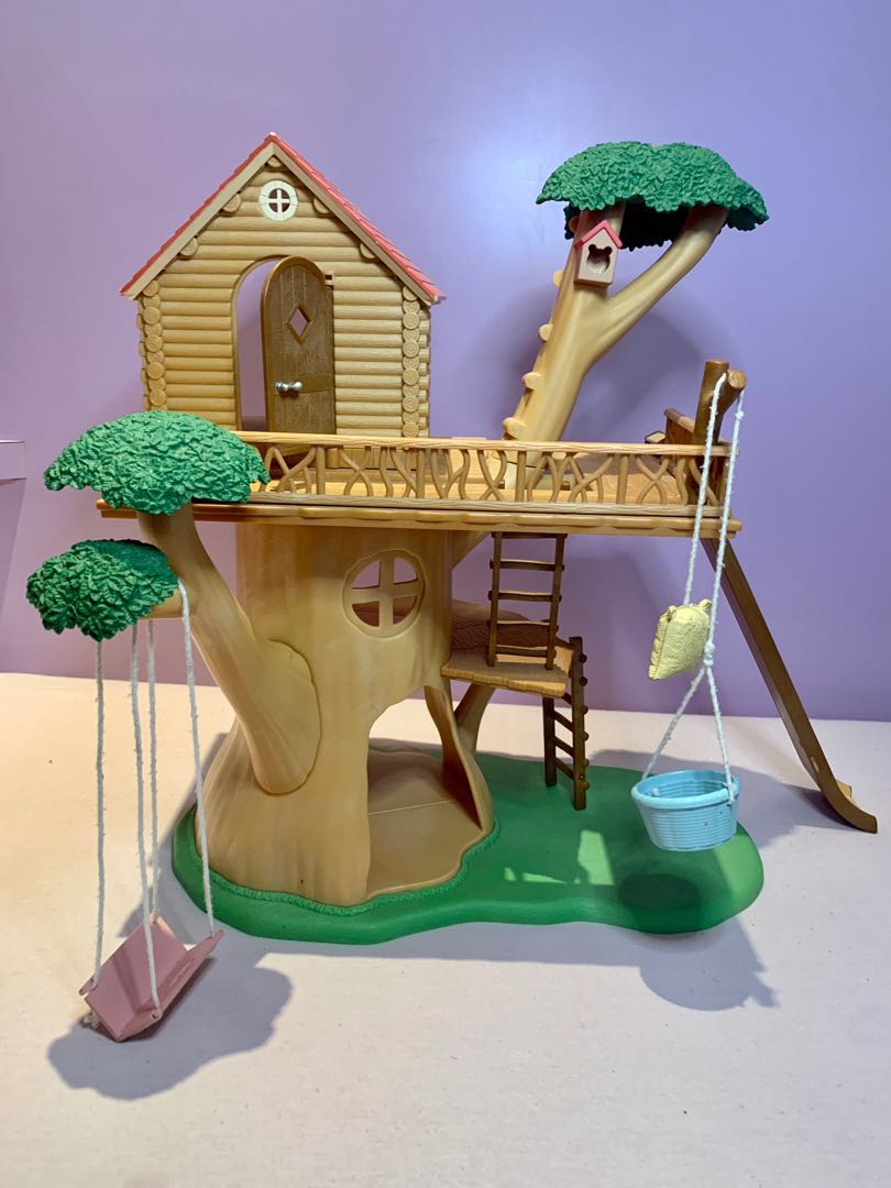 Sylvanian Families Treehouse + 2 figurines, Hobbies & Toys, Toys