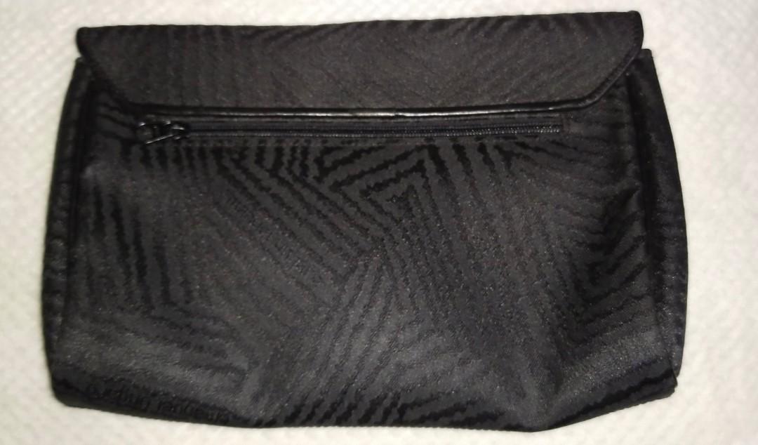 Ungaro clutch (Category: Luxury Bags & Wallets) located in Angeles City. Submitted by miyaliwa.tapandshop (Listing ID 1047359475, Image 3). Description: ungaro brand like new .bought in Japan small size mag netic lock no issue on leather and cloth.