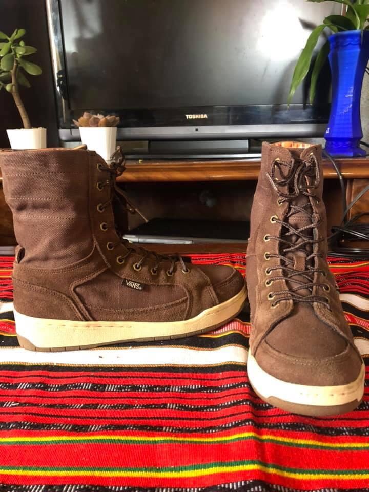 Vans hotsell brown boots