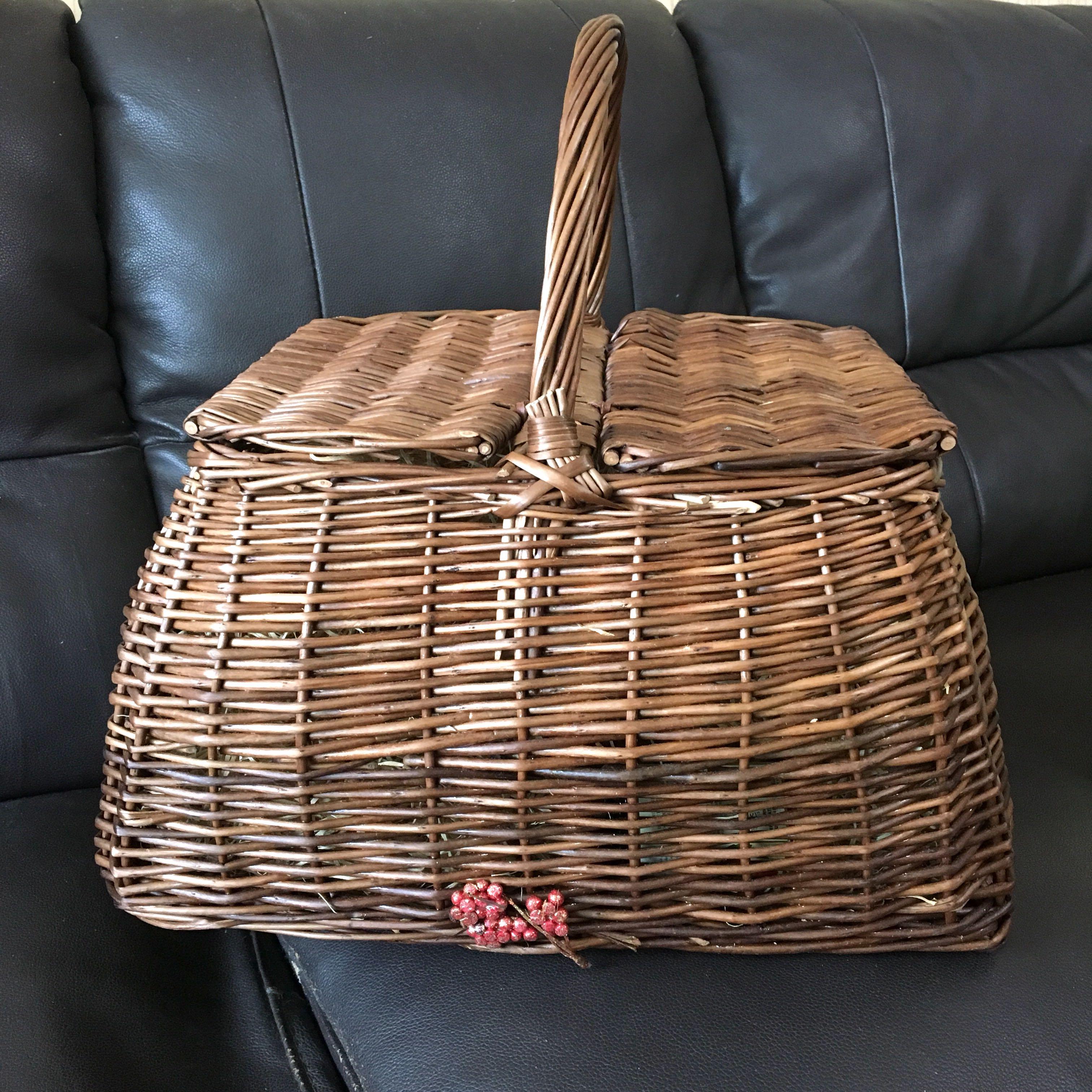 Christmas Picnic Basket Great For Gifts Or Floral Arrangement Gardening Flowers Bouquets On Carousell