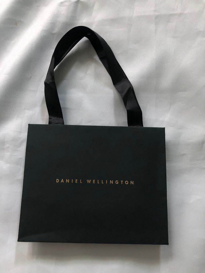 Paper bag daniel wellington top