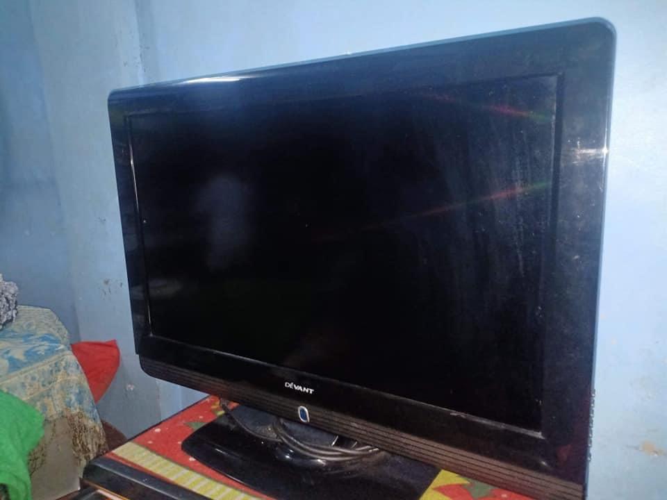 Devant 32 inches LCD (Category: TV) located in Pasay City. Submitted by im_not_luigi (Listing ID 1047599685, Image 1). Description: Selling or used tv 32inches devant tv In good and working condition.