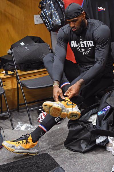 Lebron 16 low atmos safari 2025