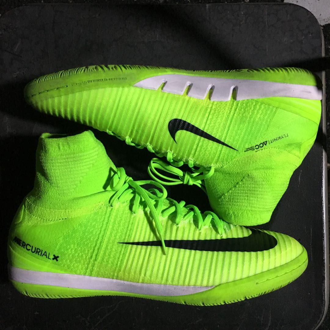 Nike x futsal store