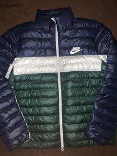 Nike Puffer Jacket Size Large (Green, White, Blue)
