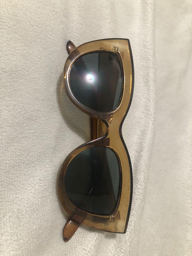 Sunnies for sale (Category: Sunglasses & Eyewear) located in Paranaque City. Submitted by declutterqueeen (Listing ID 1047740668, Image 1). Description: .