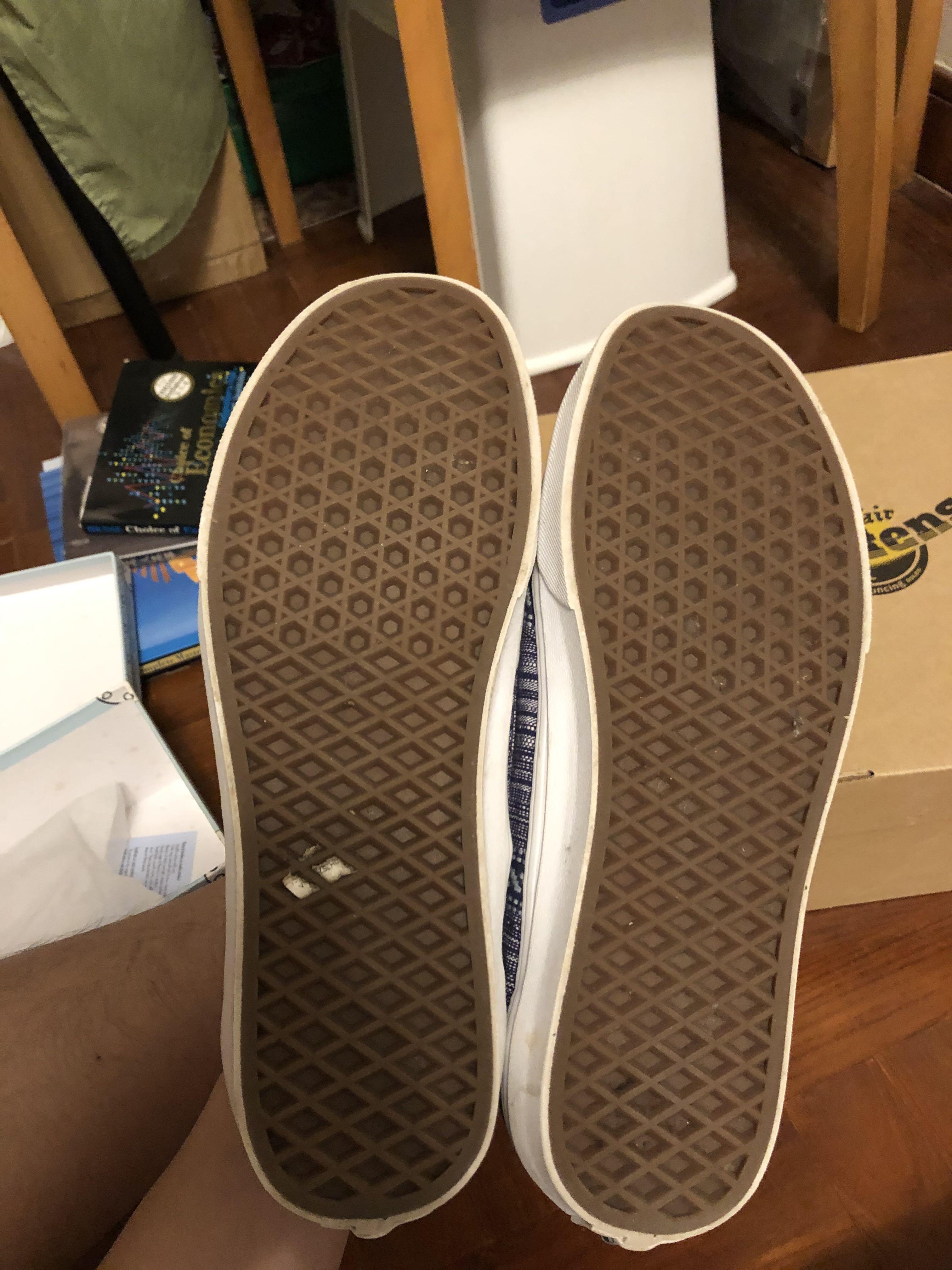 Vans （分類：波鞋）位於 Hong Kong。 由 wilsonng22 提交（商品編號 1047720403，圖片 4）。簡介： 極新淨 如圖 只係穿過一次 鞋碼唔岩所以賣 非全新介意勿bid。