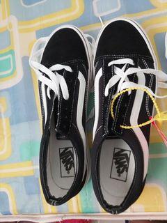 vans size 42