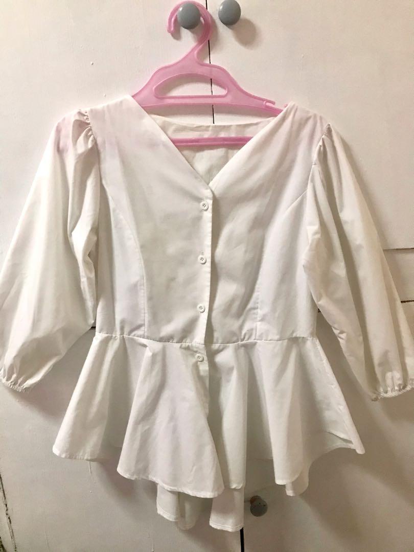 White korean top (Category: Blouses) located in Manila. Submitted by rasminaaa (Listing ID 1047623199, Image 1). Description: White korean top for only 130 pesos!!! .