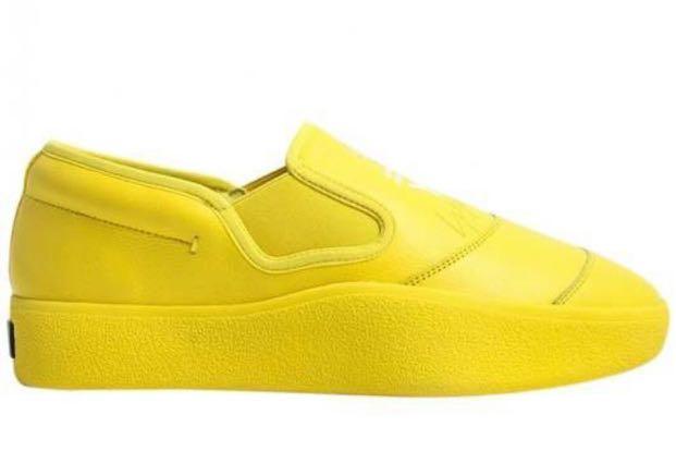 Y3 tangutsu yellow store