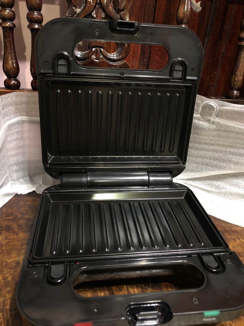BAUMANN 3 IN 1 SANDWICH MAKER (Category: Other Kitchen Appliances) located in Manila. Submitted by jm_blgr (Listing ID 1047935076, Image 3). Description: ***BRAND NEW ITEM*** BAUMANN LIVING 3 IN 1 SANDWICH MAKER (1) Comes with 3 interchangeable cooking plates – Sandwich, Grill and Waffle (2) Plates heat up quickly for faster preparation (3) Red power on and green preheat lights let you know when it’s time to cook (4) Easy-open cool touch handle w