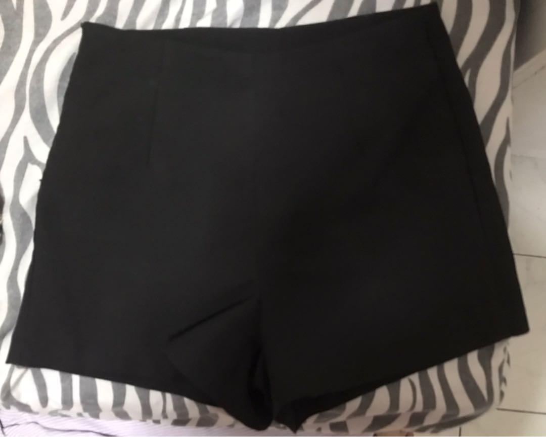 Black highwaist shorts (Category: Shorts) located in Manila. Submitted by rasminaaa (Listing ID 1047623757, Image 2). Description: Condition: 10/10 RFS: wrong size .