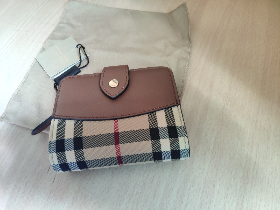 Christmas SALE Burberry purse wallet ladies Women s Fashion Bags Wallets Purses Pouches on Carousell