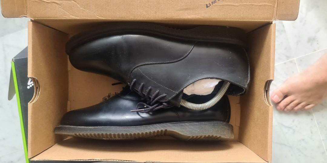 dr martens 146 leather