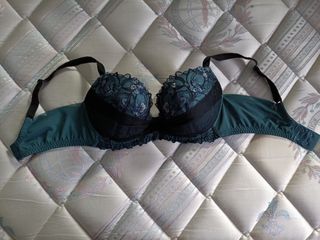 (Category: ) located in . Submitted by pink141 (Listing ID 1047967902, Image 1). Description: .