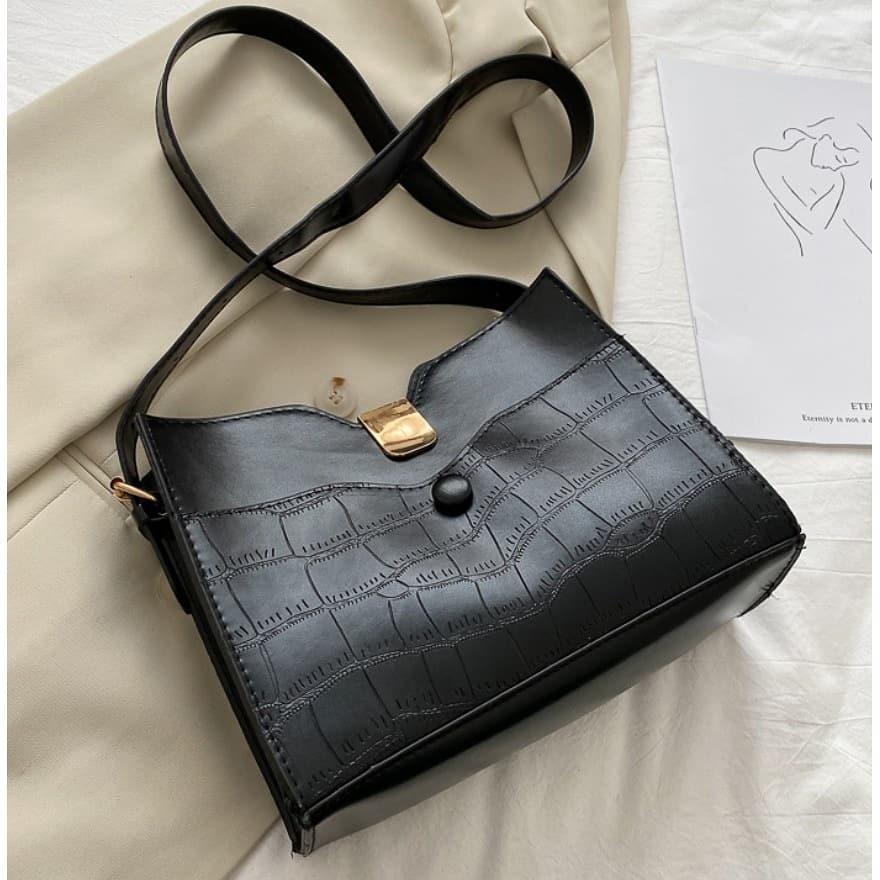 KOREAN MINIMALIST TRENDY SLING BAG (Category: Beach Bags) located in Bacoor. Submitted by thrivebyj (Listing ID 1047822601, Image 3). Description: PRE ORDER DOO: NOV 11 DOP: NOV 11 ETA: 1-4 DAYS GCASH/PALAWAN.
