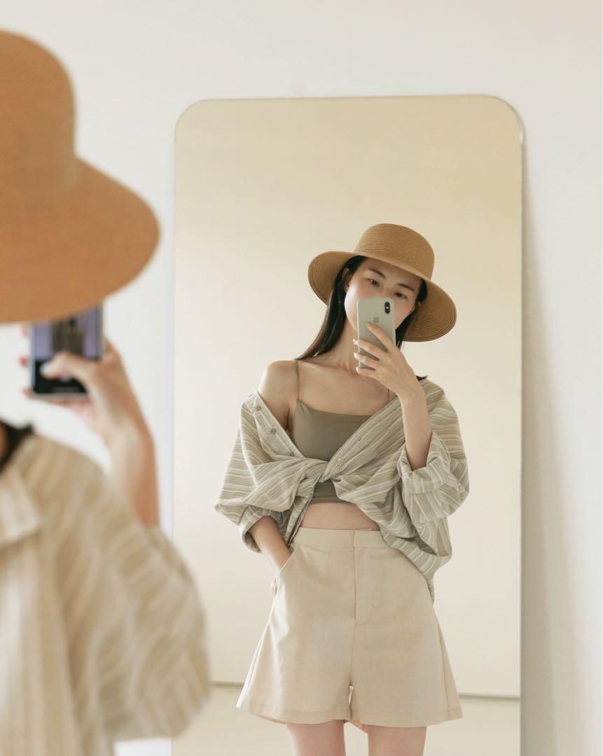 全新吊牌未拆 Meier Q Project M 細肩帶平領短版小可愛 她的時尚 上衣在旋轉拍賣