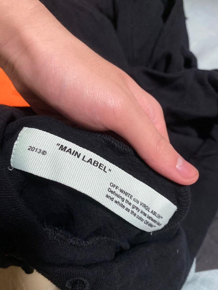 Off-white （分類：外套及戶外衣服）位於 Hong Kong。 由 oneforalllu 提交（商品編號 1048013187，圖片 3）。簡介： Off white hoodie 著過一次 有氧化。