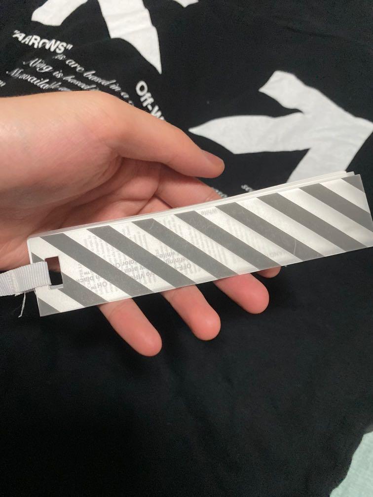 Off-white （分類：外套及戶外衣服）位於 Hong Kong。 由 oneforalllu 提交（商品編號 1048013187，圖片 4）。簡介： Off white hoodie 著過一次 有氧化。