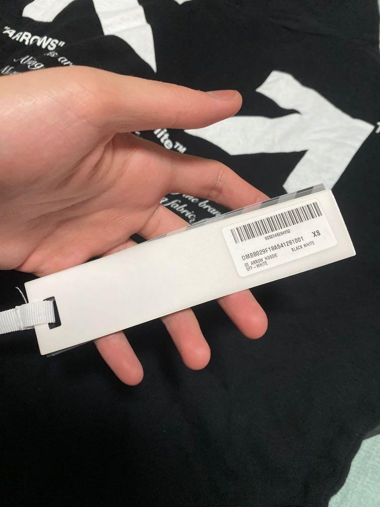 Off-white （分類：外套及戶外衣服）位於 Hong Kong。 由 oneforalllu 提交（商品編號 1048013187，圖片 5）。簡介： Off white hoodie 著過一次 有氧化。