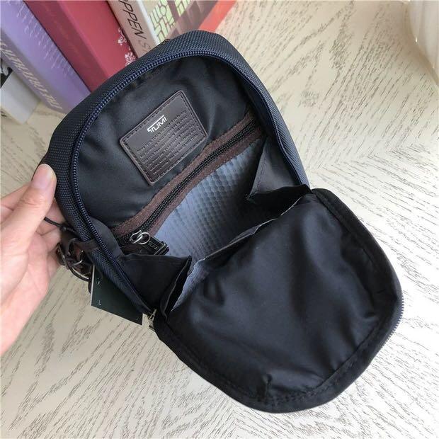 TAS PEIA Tumi Fife slim Sling bag 