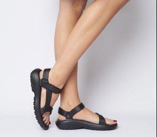 teva encanta thong sandal