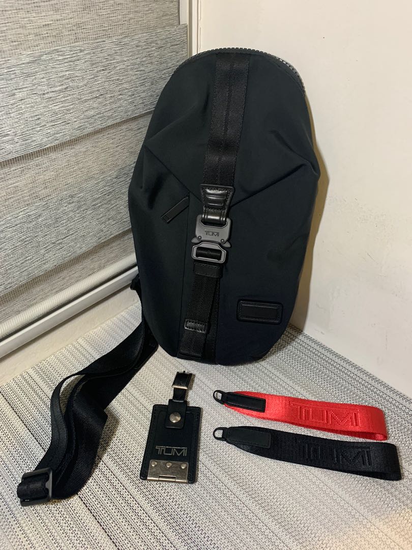 tumi tahoe bozeman sling
