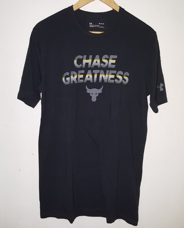 Salida Contribuyente luto UNDER ARMOUR UA "CHASE GREATNESS" PROJECT ROCK T-SHIRT, Men's Fashion, Tops  & Sets, Tshirts & Polo Shirts on Carousell